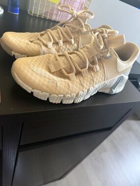 Nike Beige Lightweight Training Sneakers